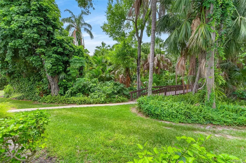 593 Lakeside Drive Bradenton FL 34210