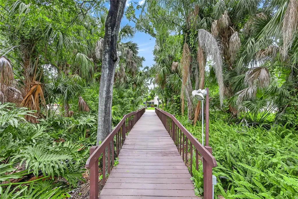 593 Lakeside Drive Bradenton FL 34210