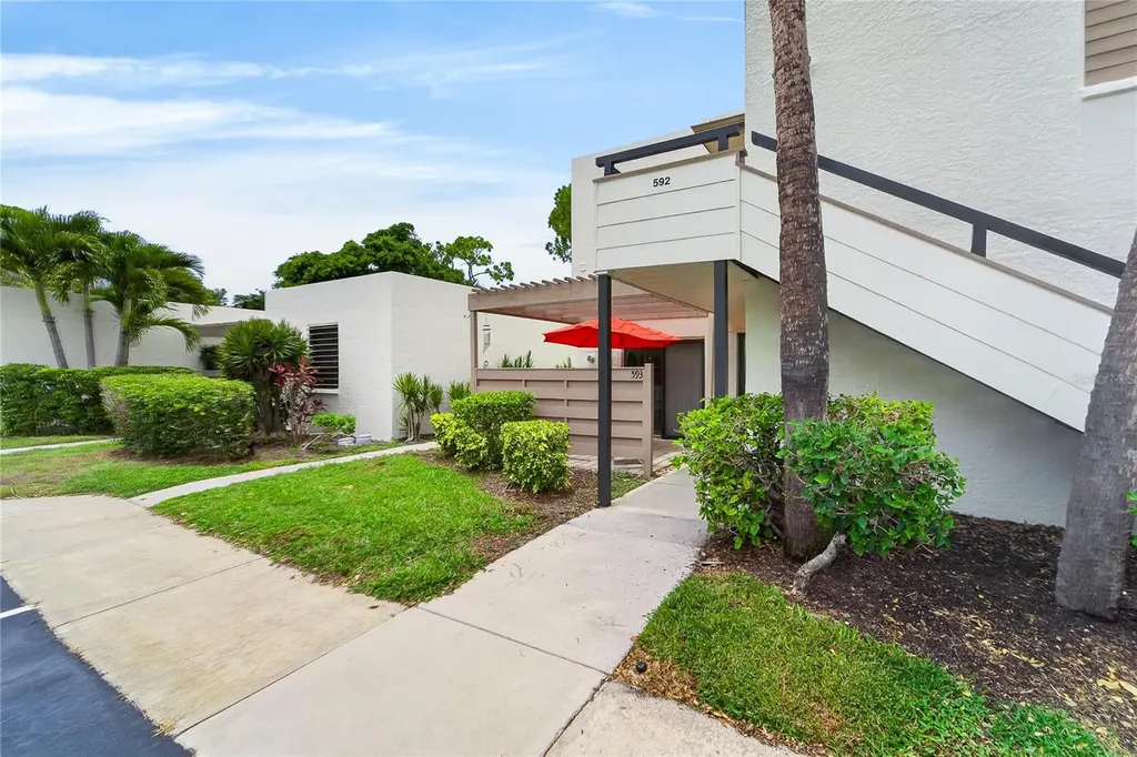 593 Lakeside Drive Bradenton FL 34210