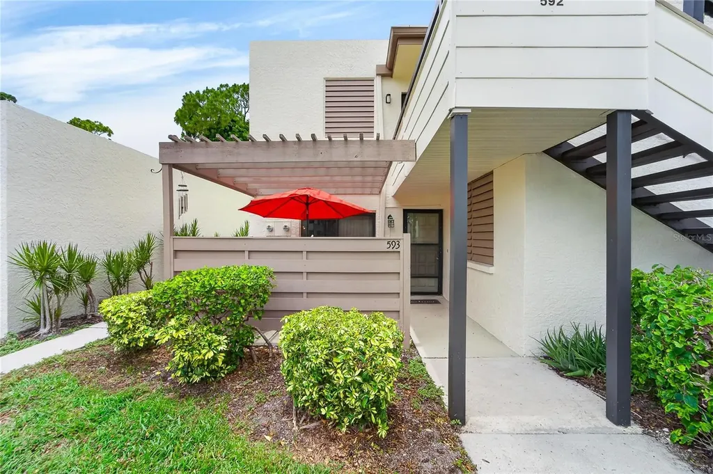 593 Lakeside Drive Bradenton FL 34210