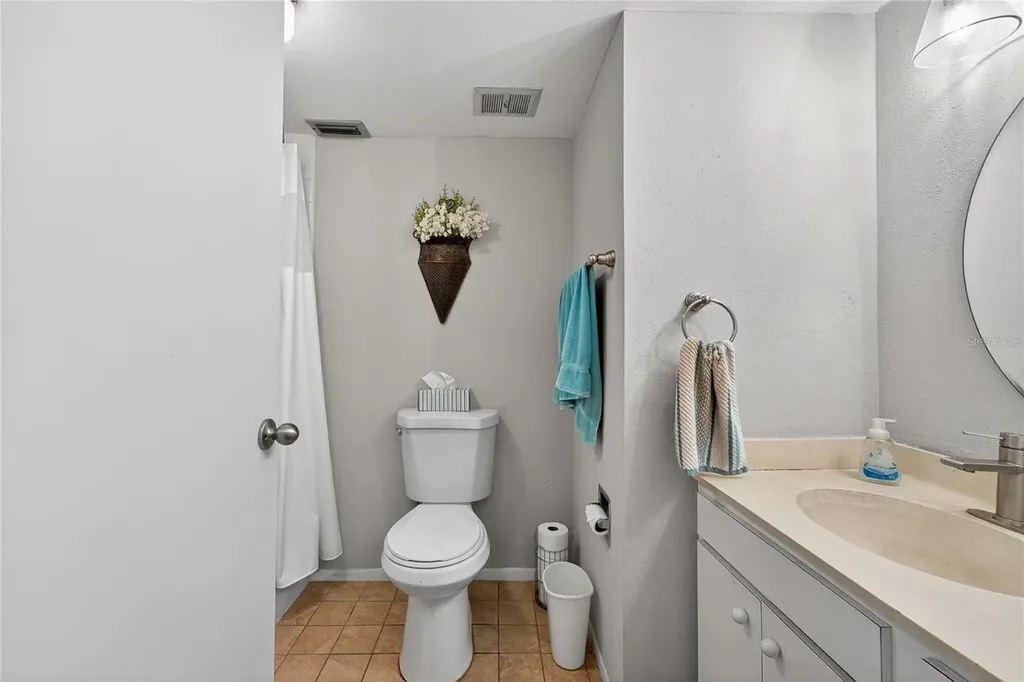 593 Lakeside Drive Bradenton FL 34210