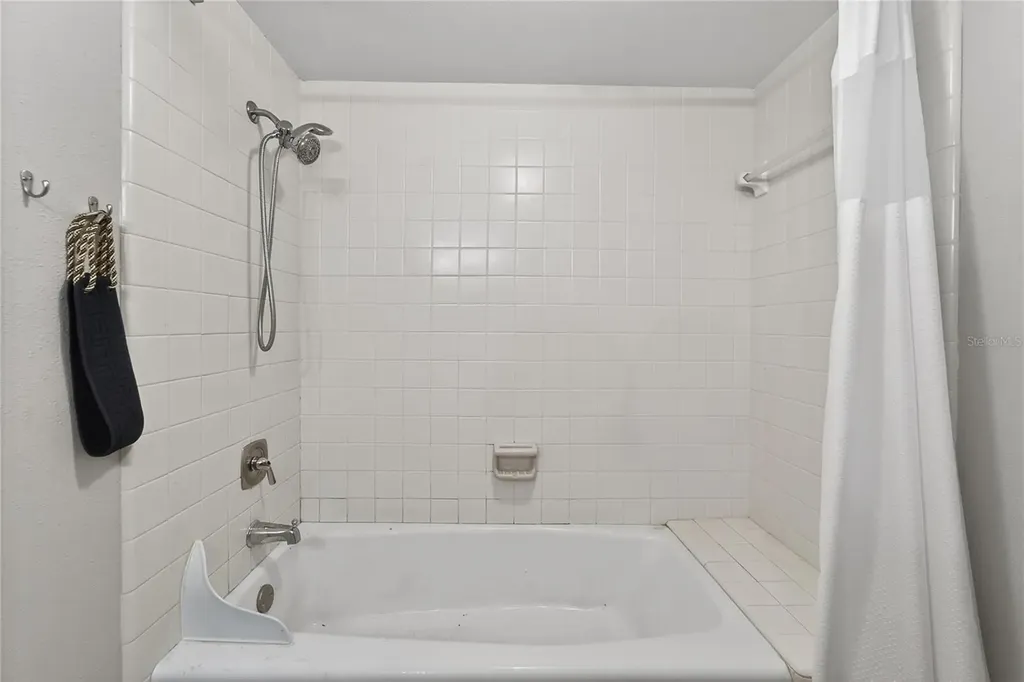 593 Lakeside Drive Bradenton FL 34210