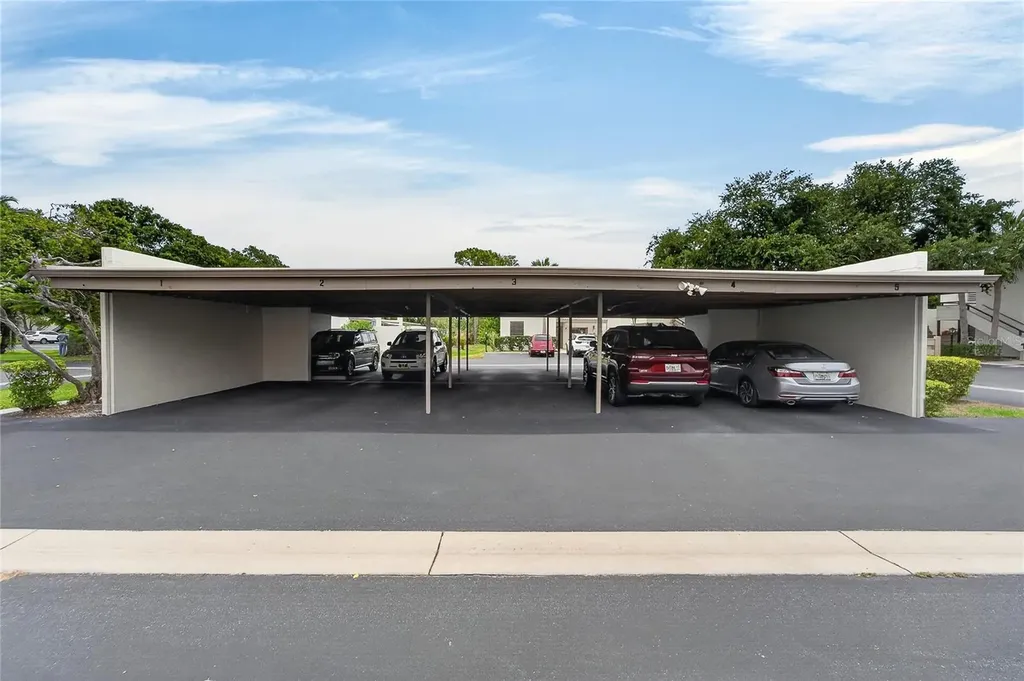 593 Lakeside Drive Bradenton FL 34210