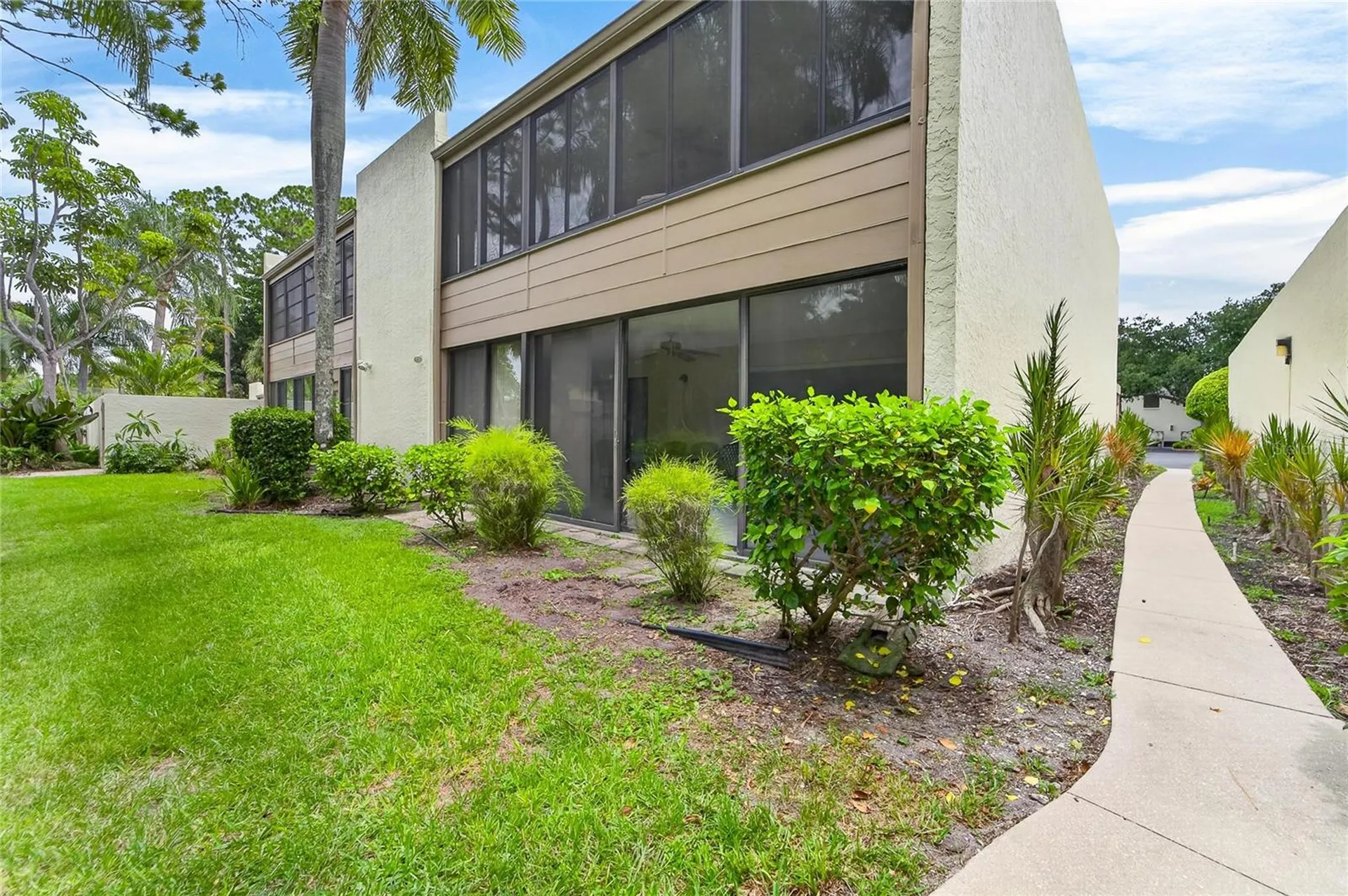 593 Lakeside Drive Bradenton FL 34210