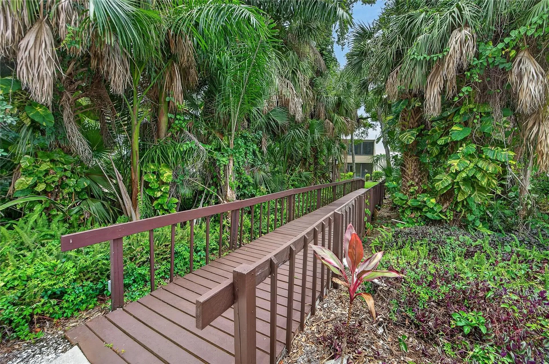 593 Lakeside Drive Bradenton FL 34210