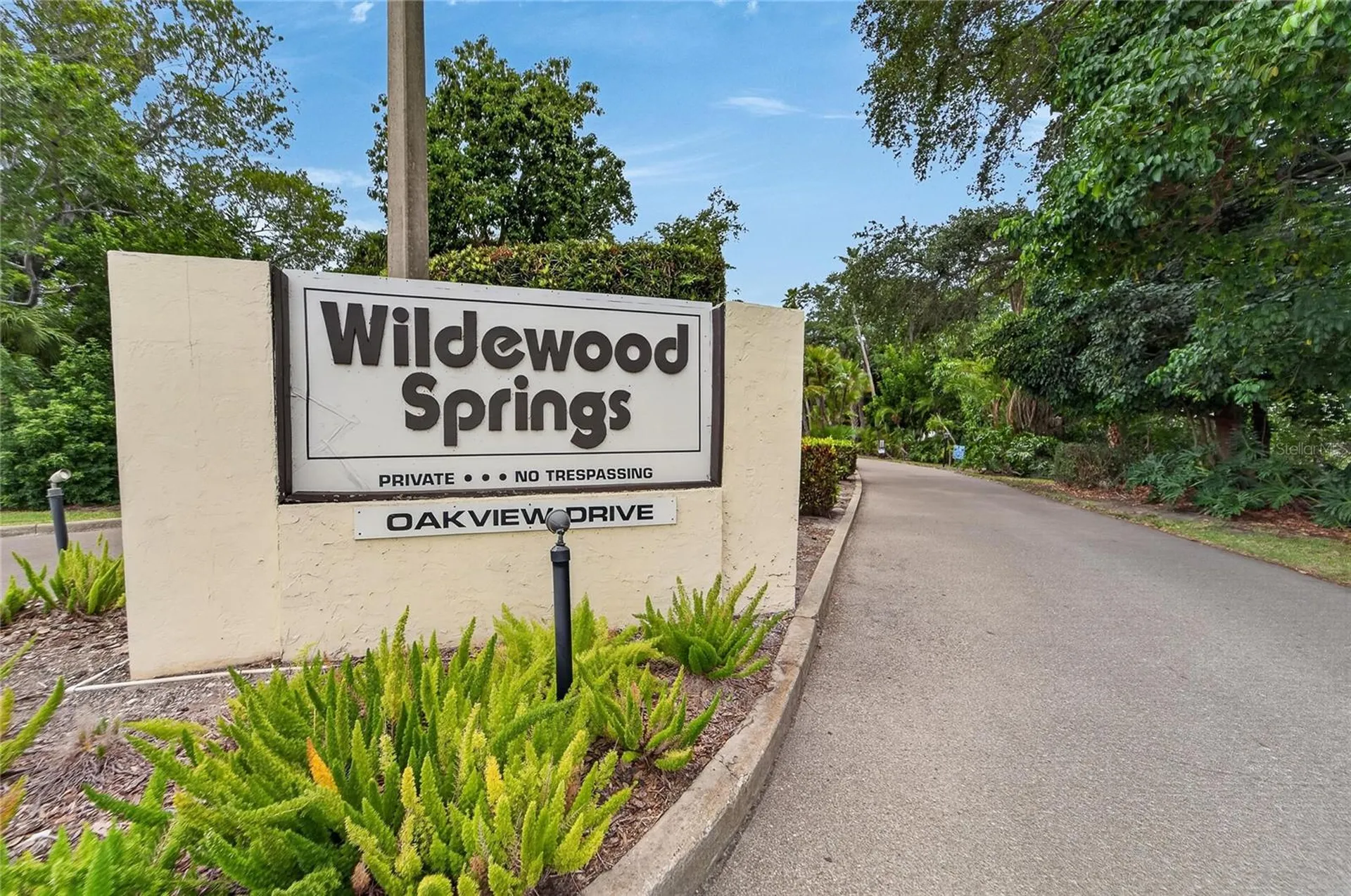 593 Lakeside Drive Bradenton FL 34210