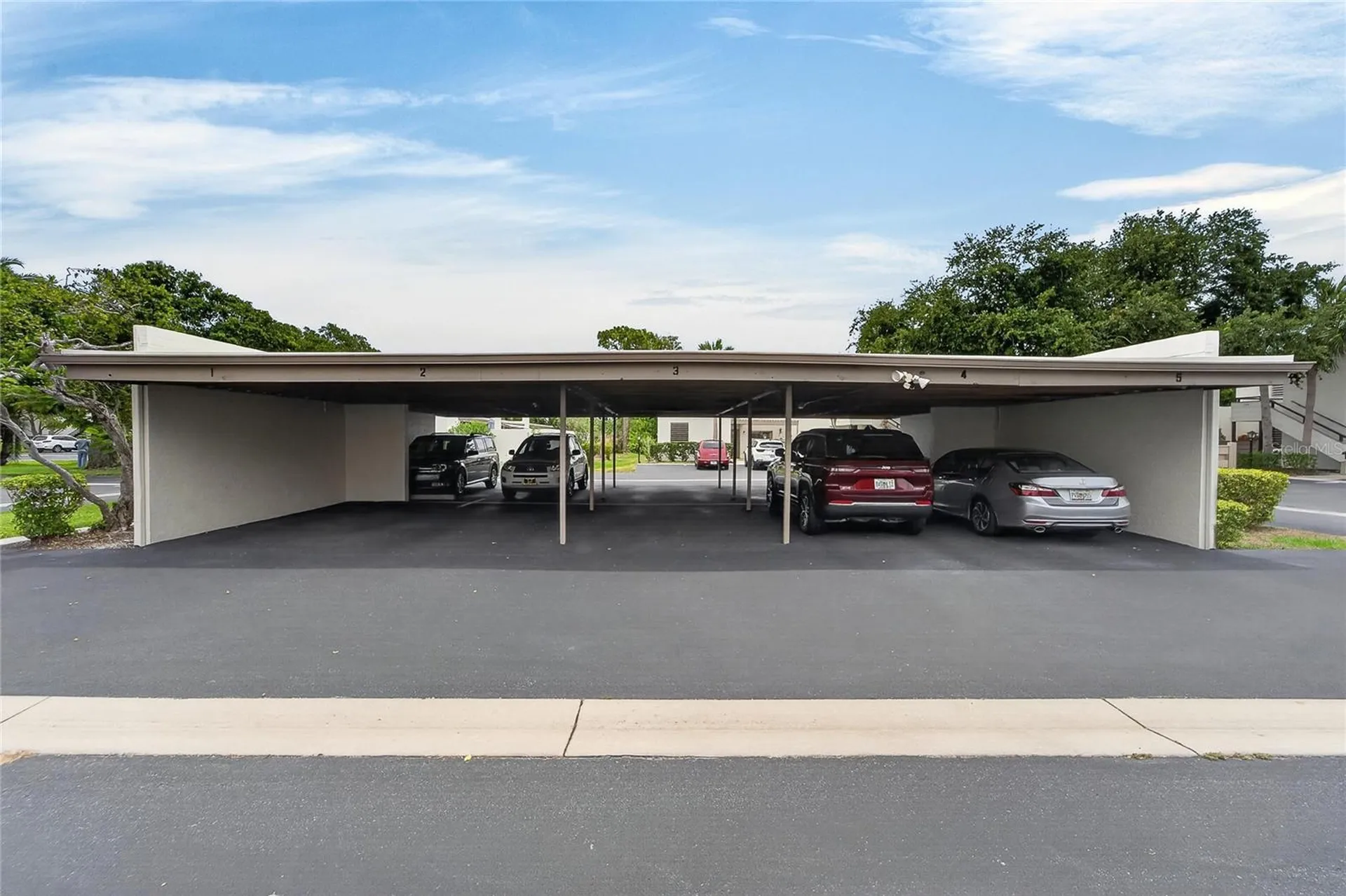 593 Lakeside Drive Bradenton FL 34210