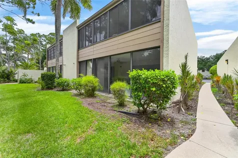 593 Lakeside Drive Bradenton FL 34210