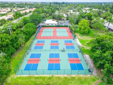 593 Lakeside Drive Bradenton FL 34210