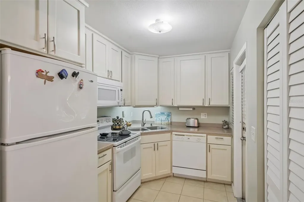 390 301 Boulevard W Bradenton FL 34205