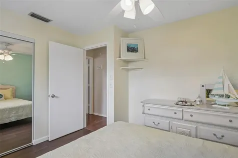 390 301 Boulevard W Bradenton FL 34205