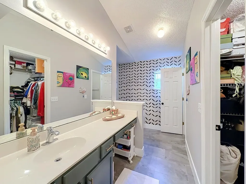 527 Dominish Estates Drive Apopka FL 32712