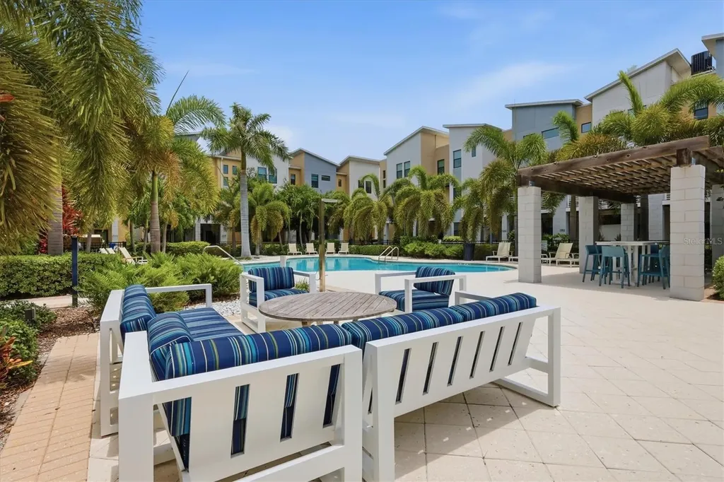 2551 11th Pl N St Petersburg FL 33713