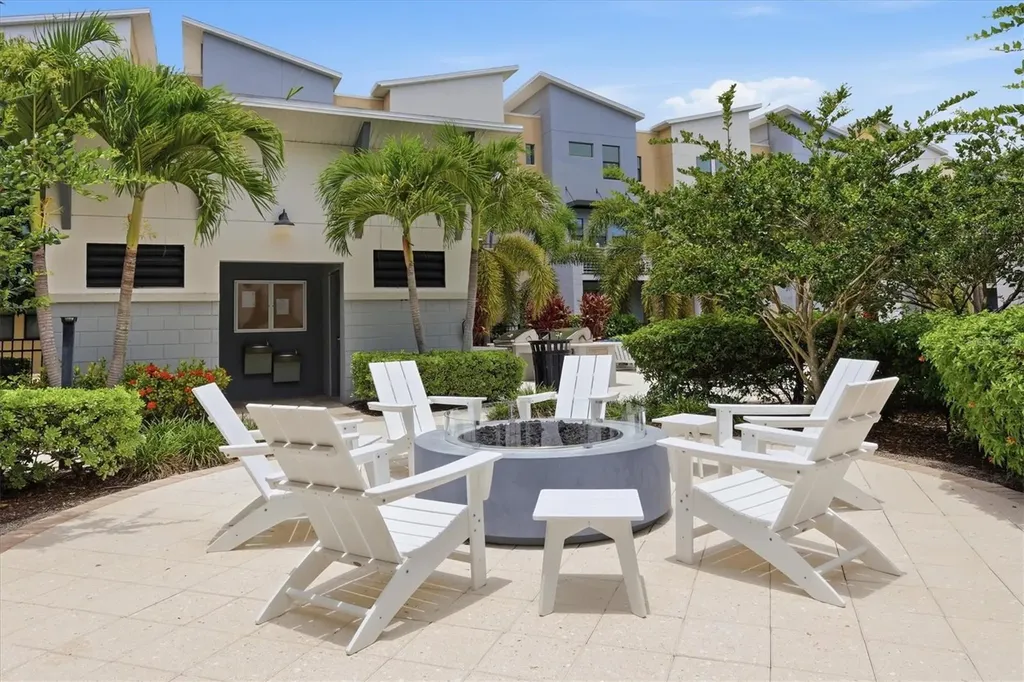 2551 11th Pl N St Petersburg FL 33713