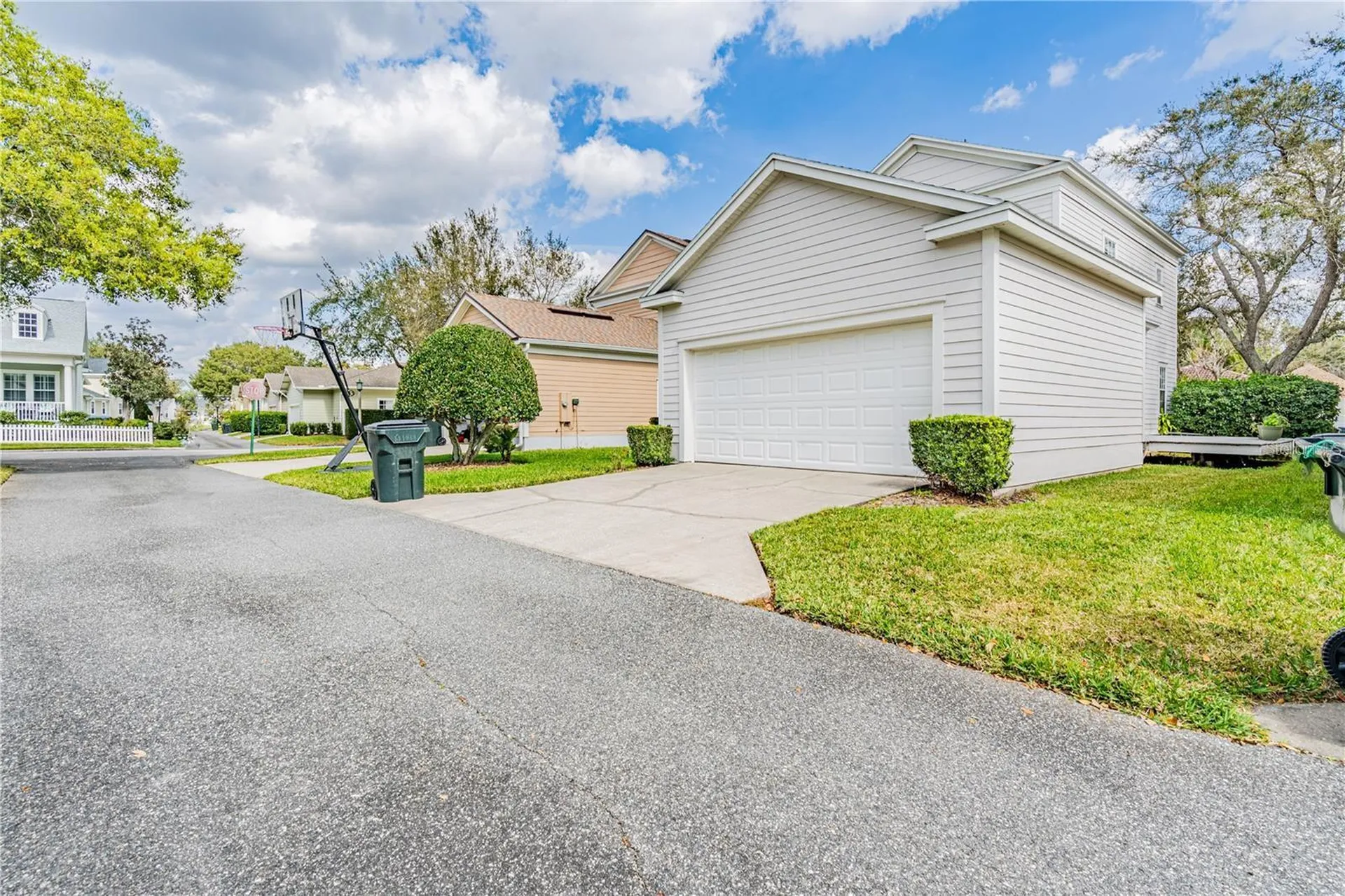 932 Pawstand Road Celebration FL 34747