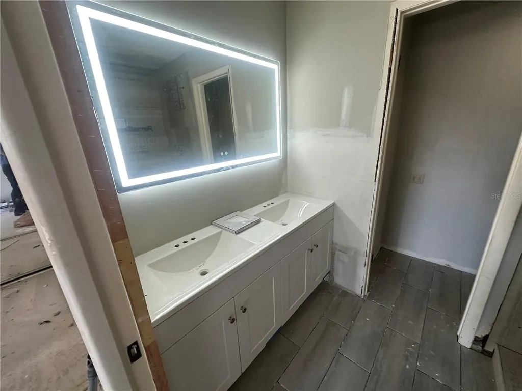 717 Oak Park Place Brandon FL 33511