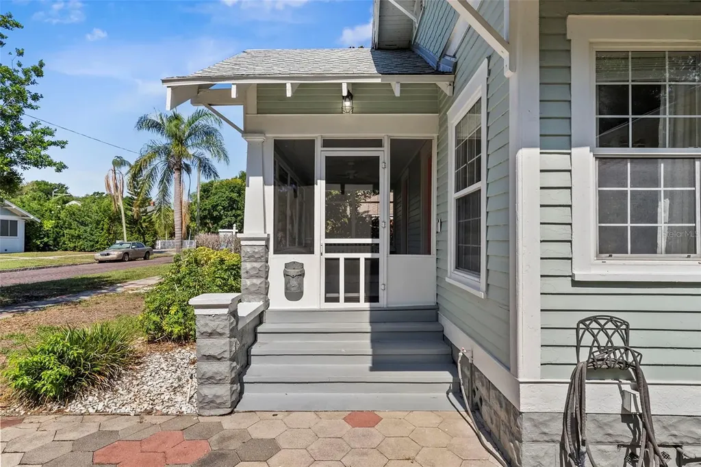 205 12th Avenue N St Petersburg FL 33701