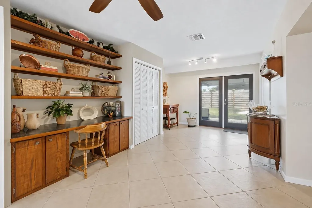 3612 S Lockwood Ridge Road Sarasota FL 34239