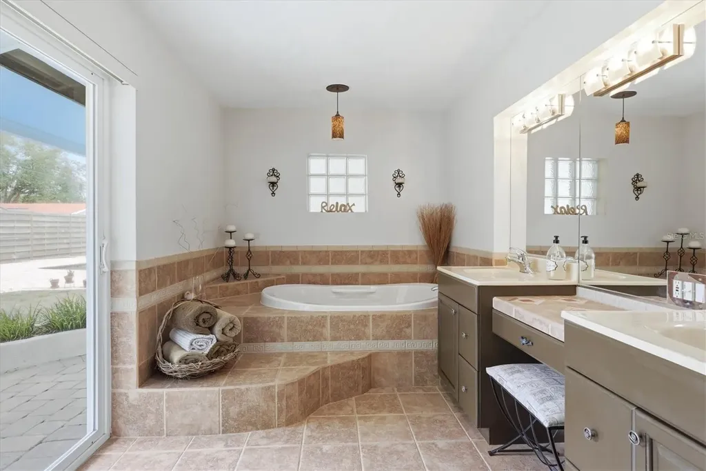 3612 S Lockwood Ridge Road Sarasota FL 34239