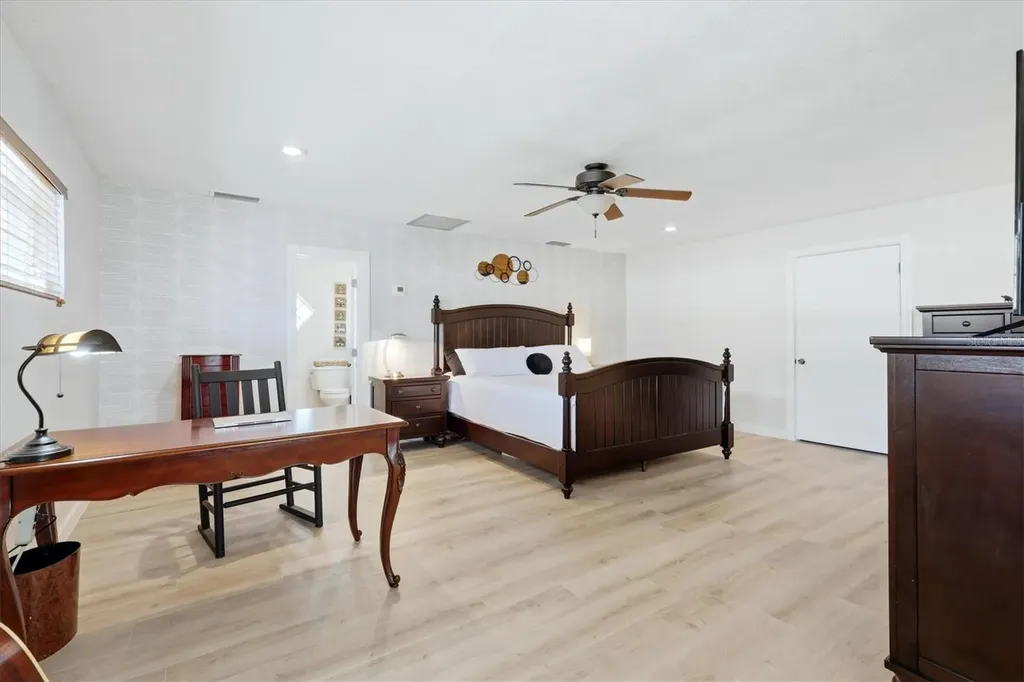 3612 S Lockwood Ridge Road Sarasota FL 34239
