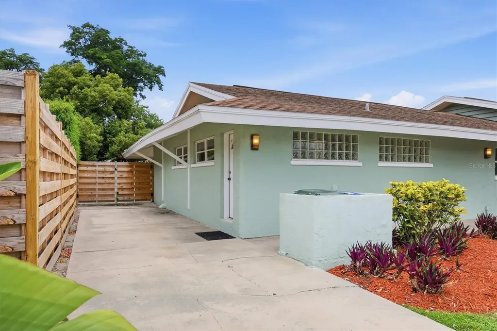 3612 S Lockwood Ridge Road Sarasota FL 34239
