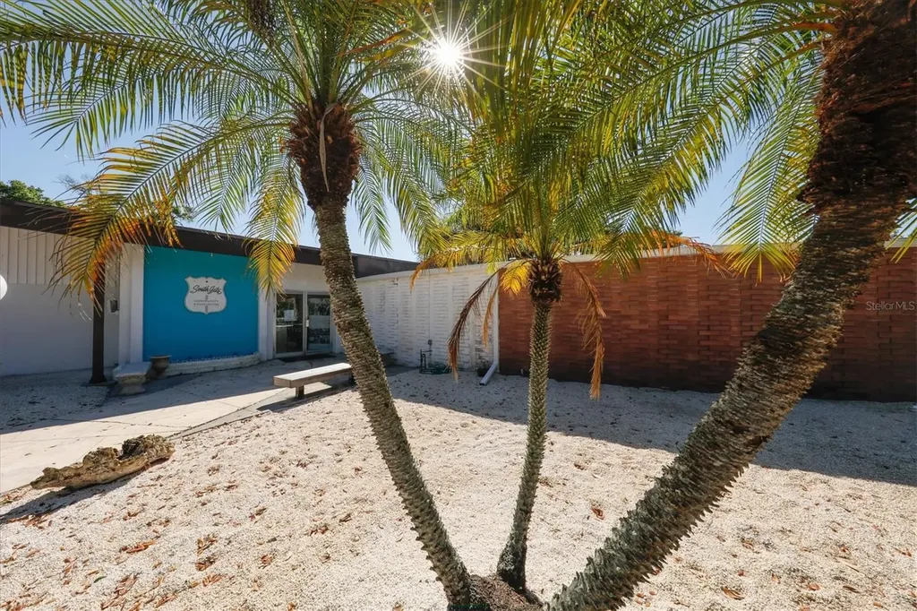 3612 S Lockwood Ridge Road Sarasota FL 34239