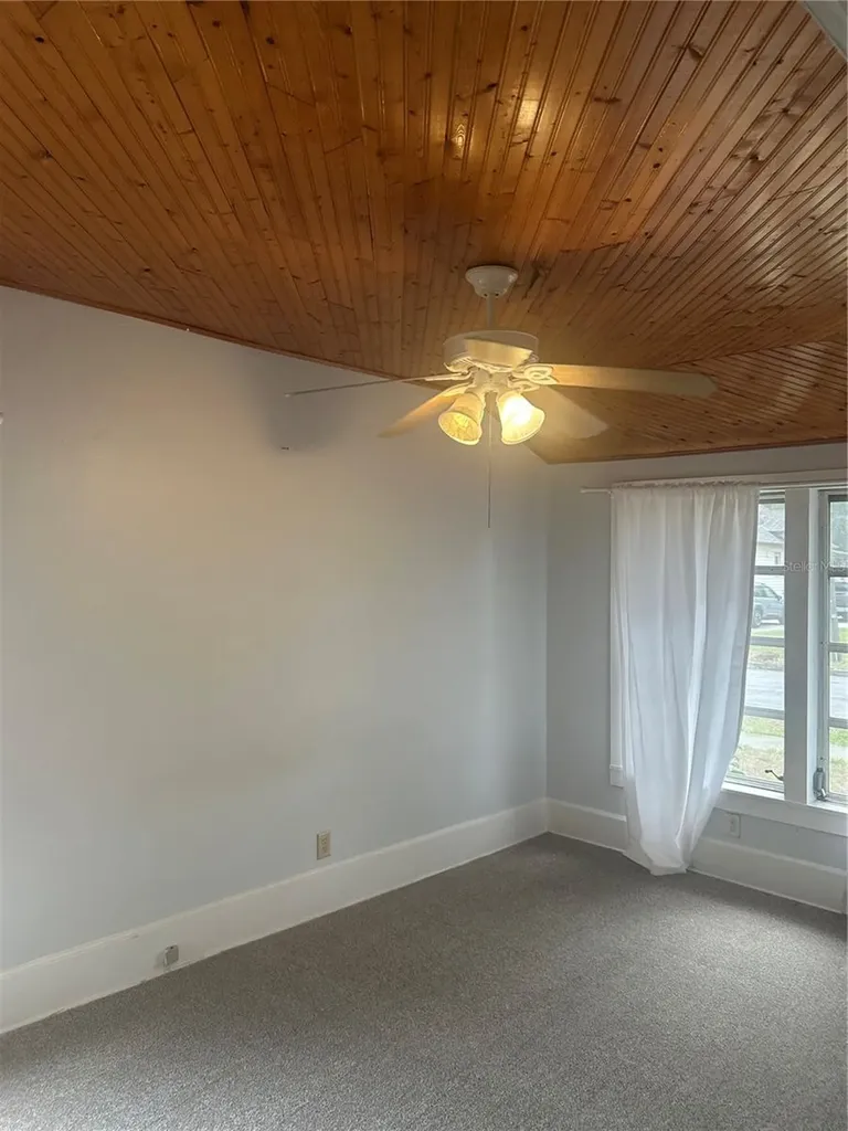551 E 9th Avenue Mount Dora FL 32757