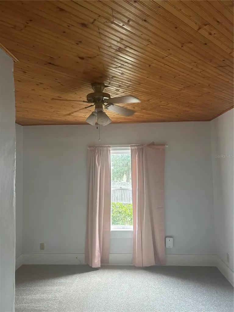 551 E 9th Avenue Mount Dora FL 32757
