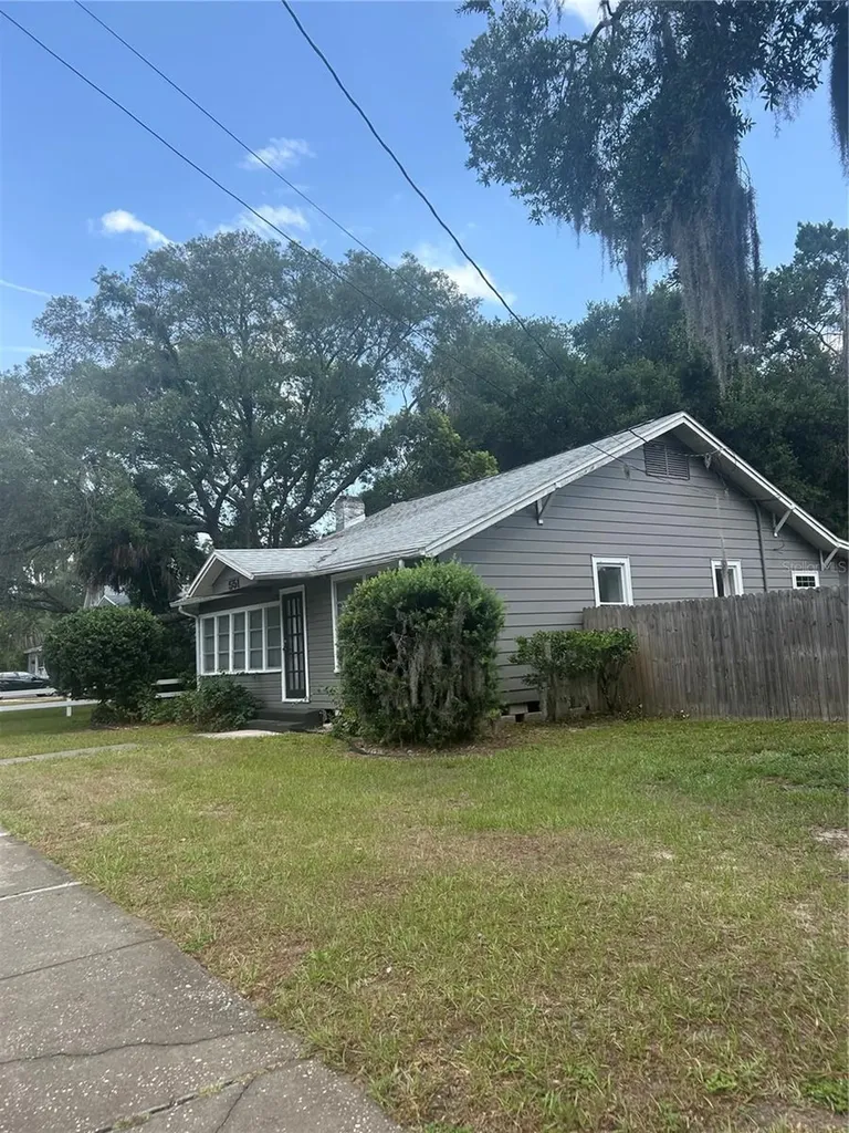 551 E 9th Avenue Mount Dora FL 32757