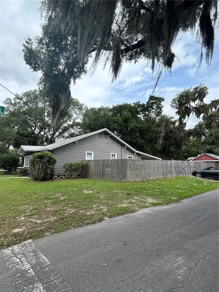 551 E 9th Avenue Mount Dora FL 32757