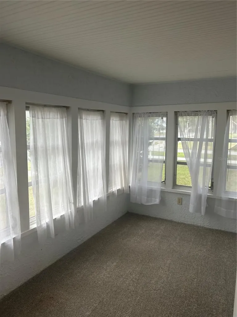 551 E 9th Avenue Mount Dora FL 32757