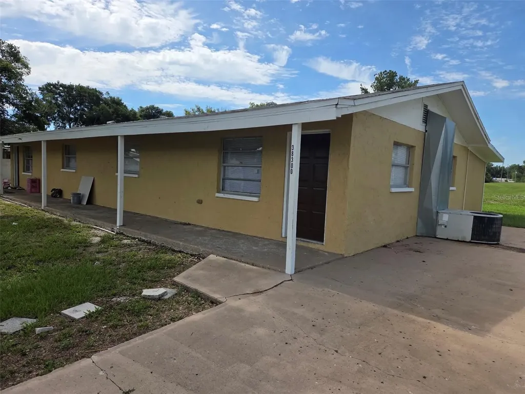 38300 Henry Drive Zephyrhills FL 33542