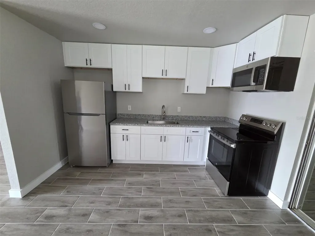 38300 Henry Drive Zephyrhills FL 33542