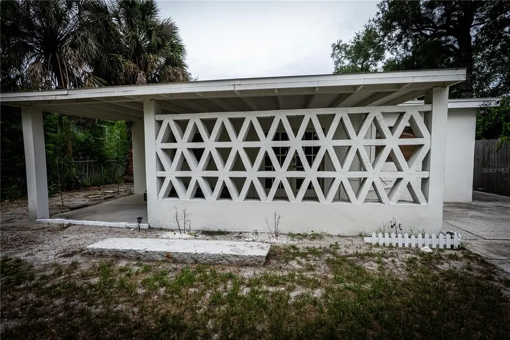 209 W Emily Street Tampa FL 33603