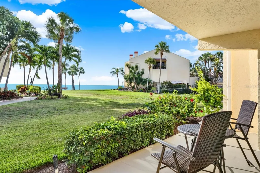 7530 Sunshine Skyway Lane S St Petersburg FL 33711