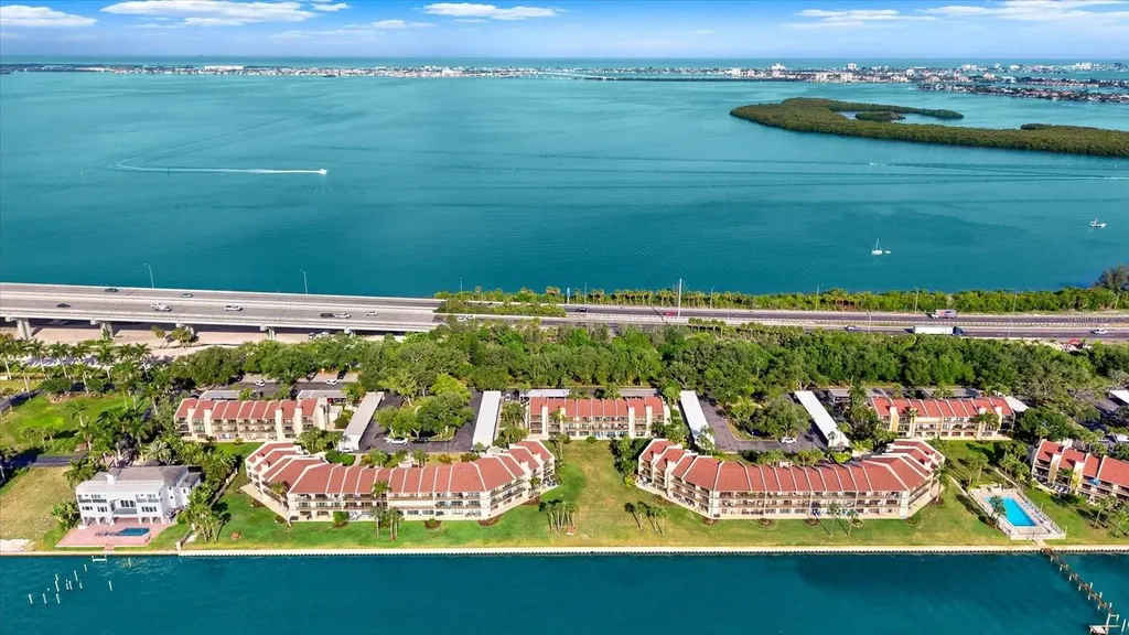 7530 Sunshine Skyway Lane S St Petersburg FL 33711