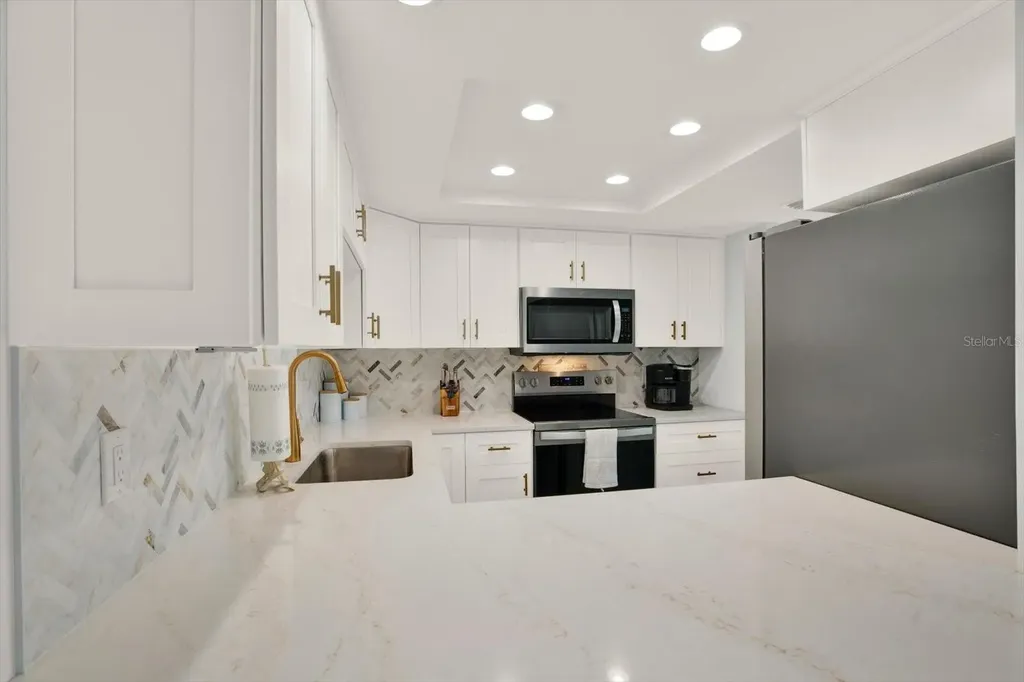 7530 Sunshine Skyway Lane S St Petersburg FL 33711