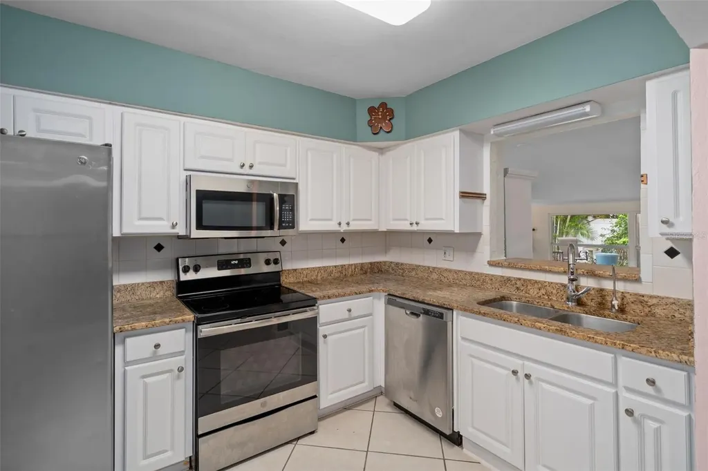 9812 51st Avenue N St Petersburg FL 33708