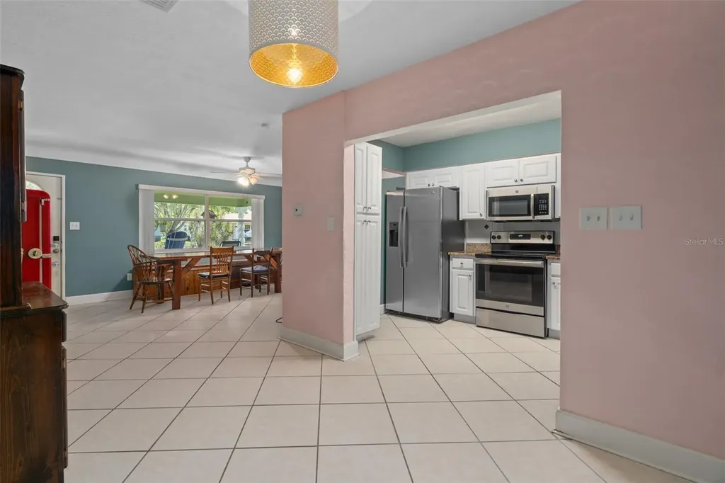 9812 51st Avenue N St Petersburg FL 33708