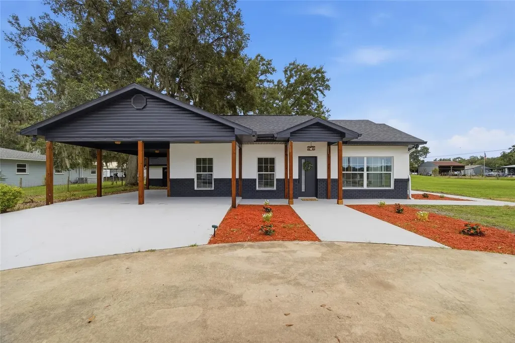1205 E Knights Griffin Road Plant City FL 33565