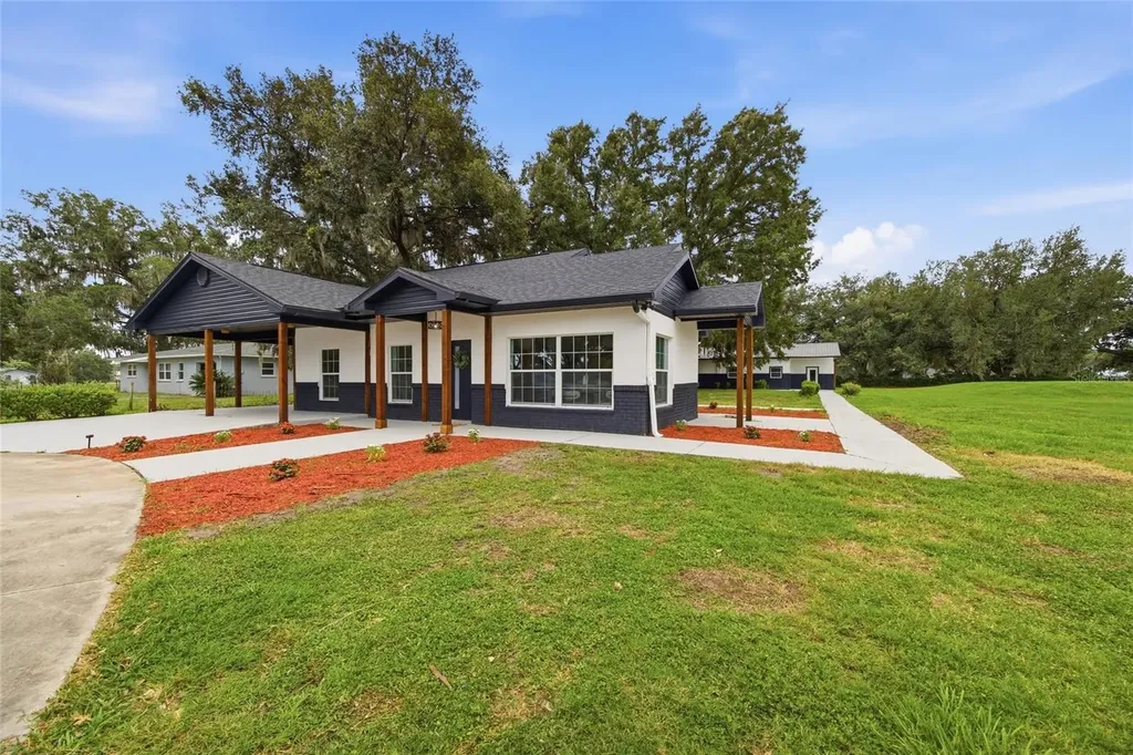 1205 E Knights Griffin Road Plant City FL 33565
