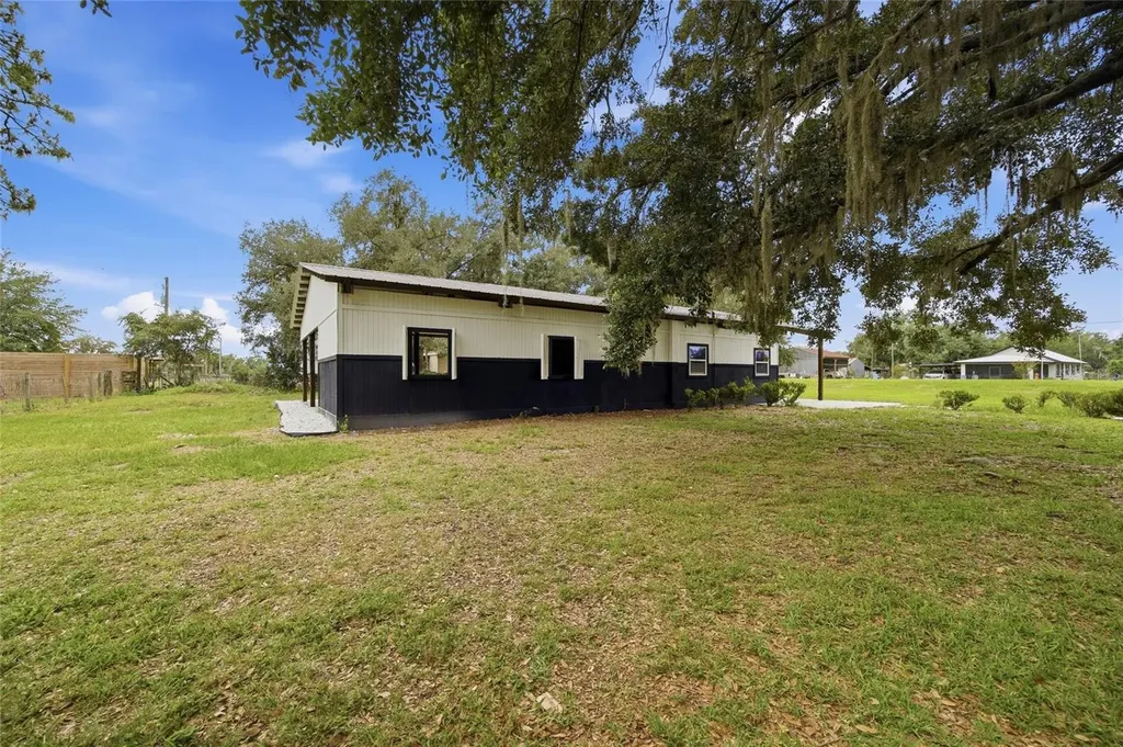 1205 E Knights Griffin Road Plant City FL 33565