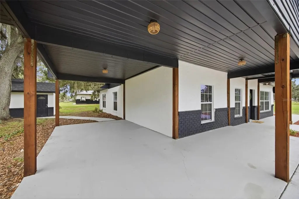 1205 E Knights Griffin Road Plant City FL 33565