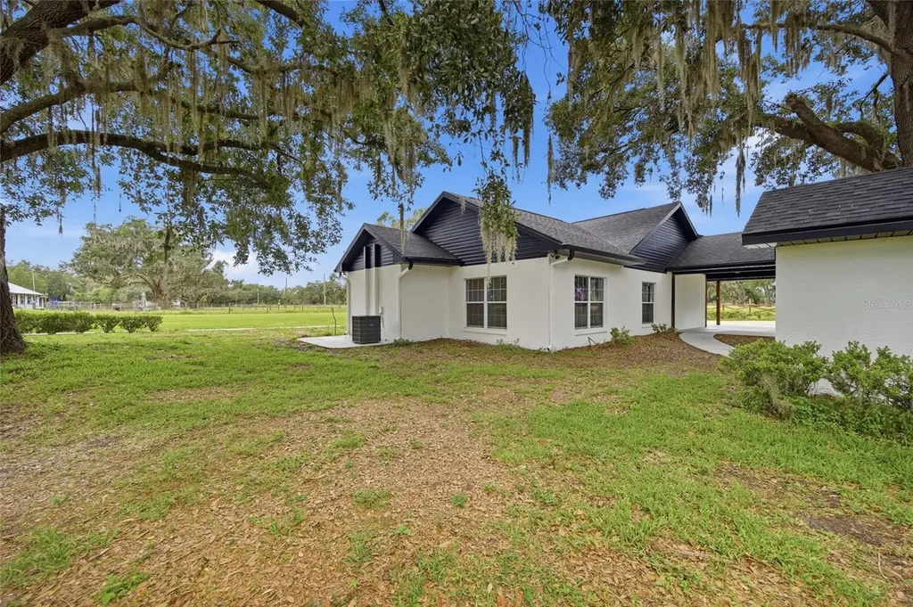 1205 E Knights Griffin Road Plant City FL 33565
