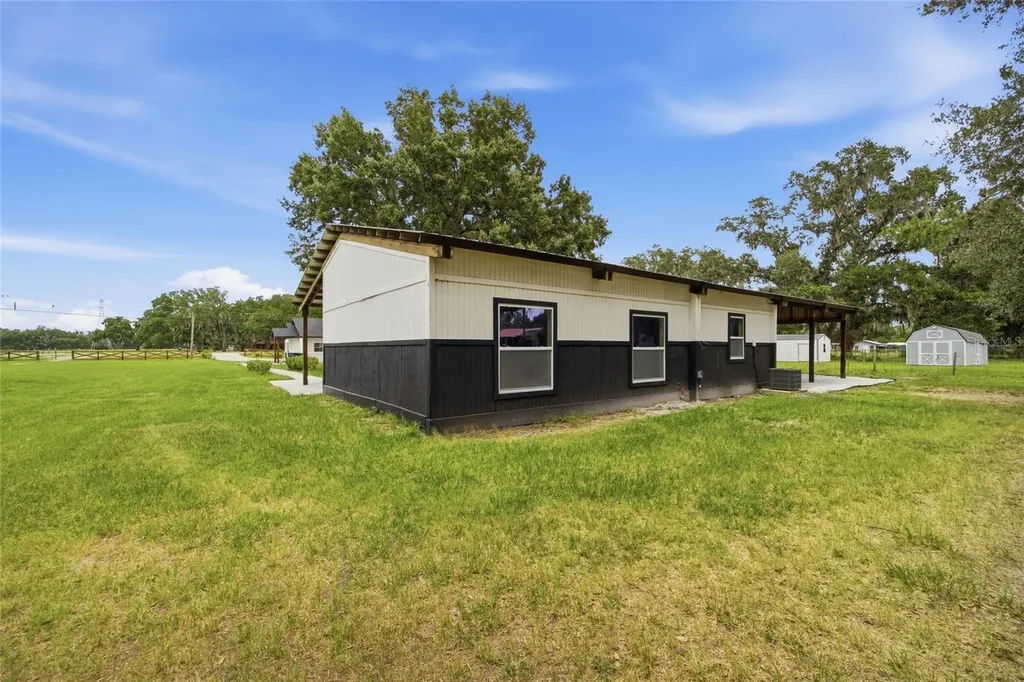 1205 E Knights Griffin Road Plant City FL 33565
