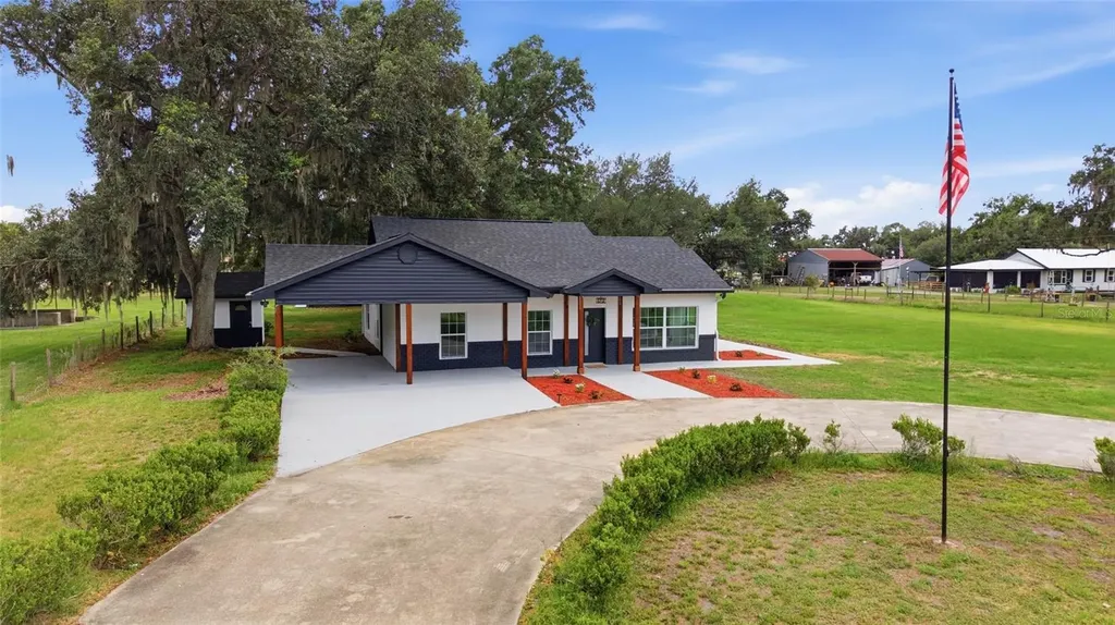 1205 E Knights Griffin Road Plant City FL 33565