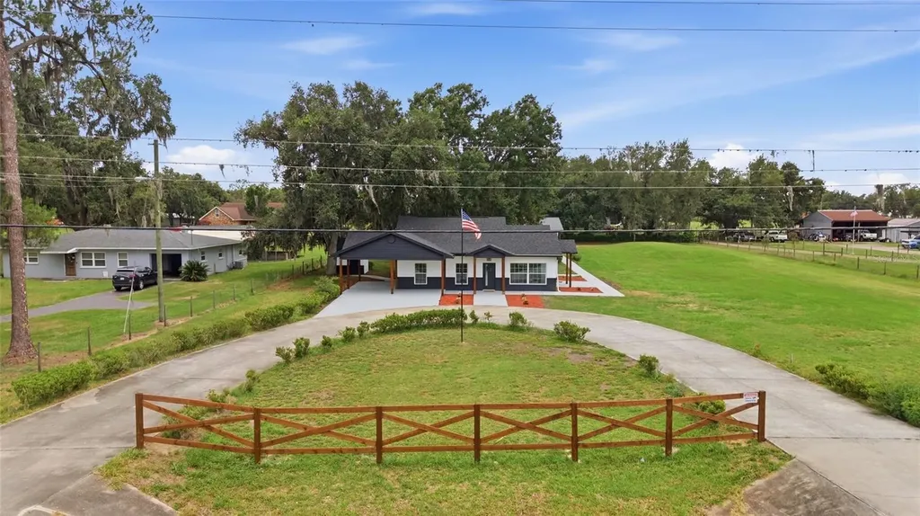 1205 E Knights Griffin Road Plant City FL 33565