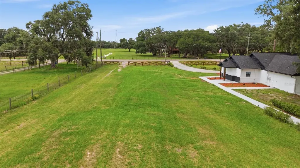 1205 E Knights Griffin Road Plant City FL 33565