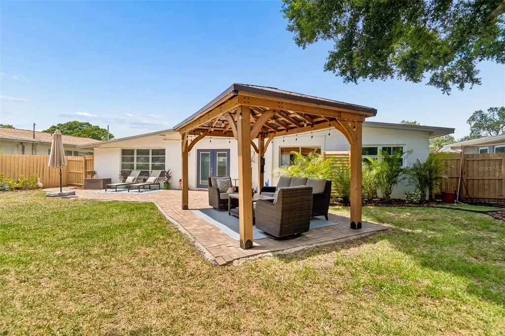 4618 W Bay Court Avenue Tampa FL 33611