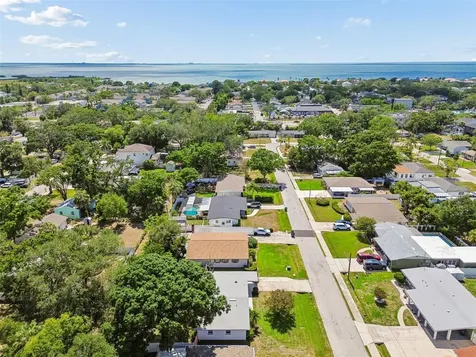 4618 W Bay Court Avenue Tampa FL 33611